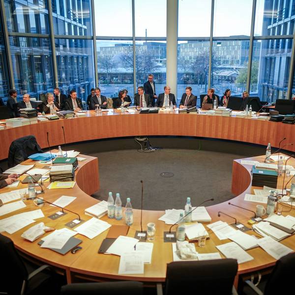 16.11.2023, Berlin: Blick in den Sitzungssaal mit dem Haushaltsausschuss des Bundestags mit der finalen Beratung des Etats für 2024. (zu dpa: "Wie weiter mit den Finanzen? - Ampel sucht Lösung für Haushaltskrise") Foto: Kay Nietfeld/dpa +++ dpa-Bildfunk +++