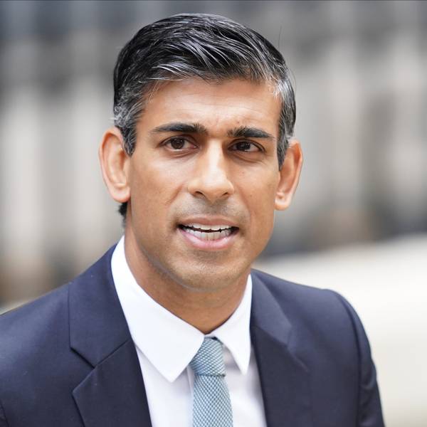 ARCHIV - 25.10.2022, Großbritannien, London: Rishi Sunak, Premierminister von Großbritannien, spricht vor 10 Downing Street. Der britische Premierminister Rishi Sunak hat Kritik des UN-Sondergesandten zum Schutz der Menschenrechte Fry an Haftstrafen für zwei Klimaaktivisten, darunter einem Deutschen, zurückgewiesen. (zu dpa: London weist Kritik von UN-Gesandtem an Haft für Klimaprotest zurück) Foto: James Manning/PA Wire/dpa +++ dpa-Bildfunk +++