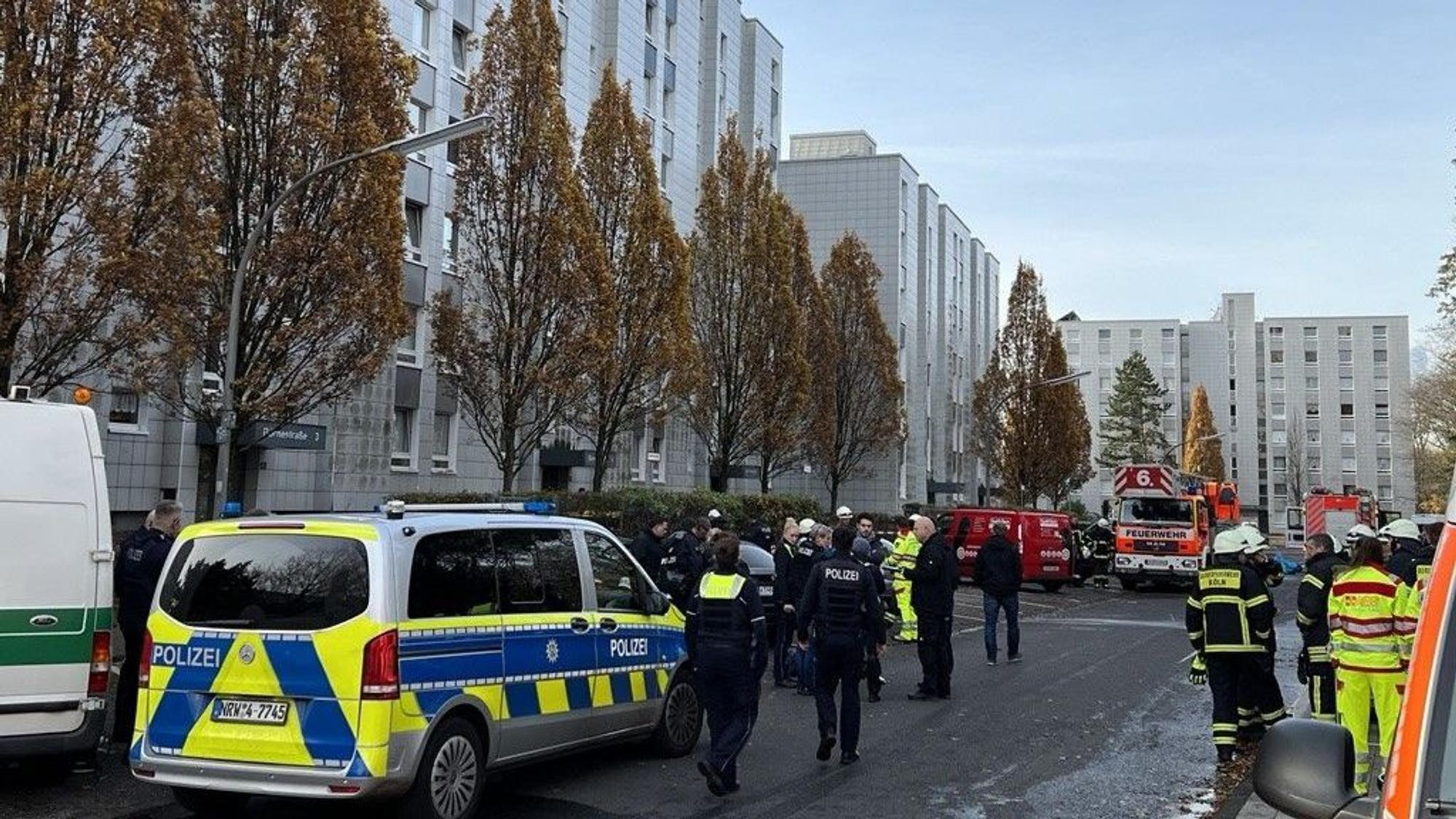 Spezialeinheiten der Polizei mussten Mittwochfrüh in den Stadtteil Bocklemünd ausrücken.