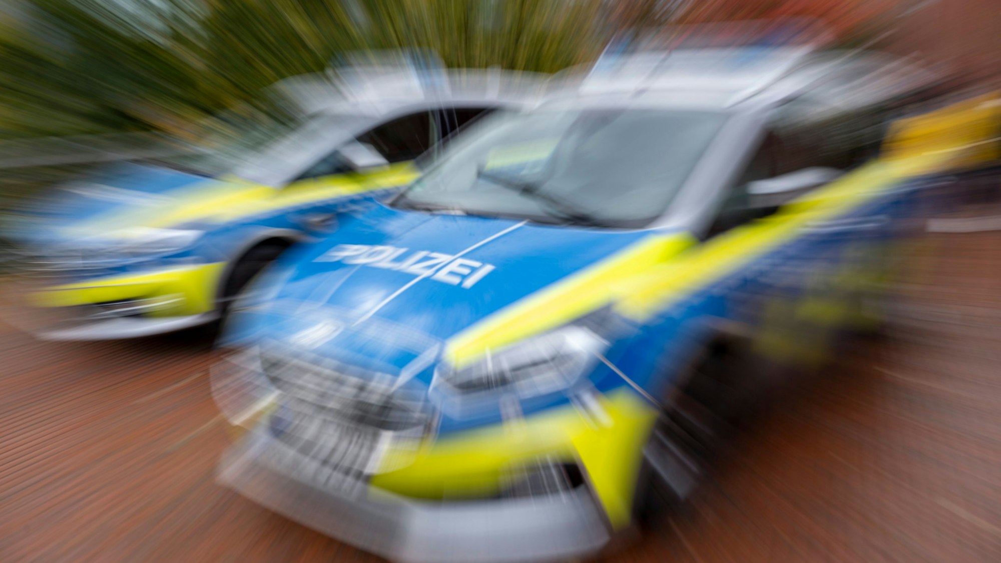 Die Polizei sucht nach zwei mutmaßlichen Einbrüchen nach Zeugen, die Hinweise zum Tatgeschehen geben können. (Symbolbild)