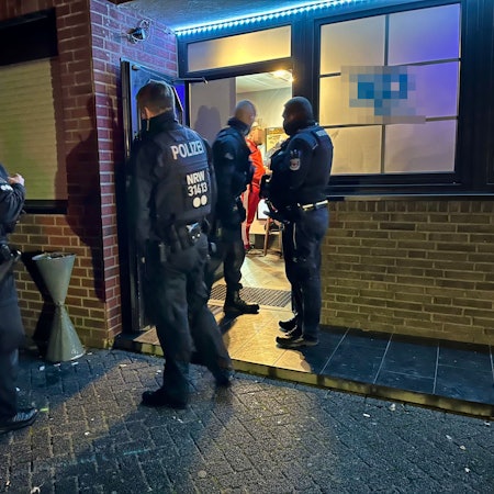 Razzia Polizei und Ordnungsamt in Rheindorf 22.11.23