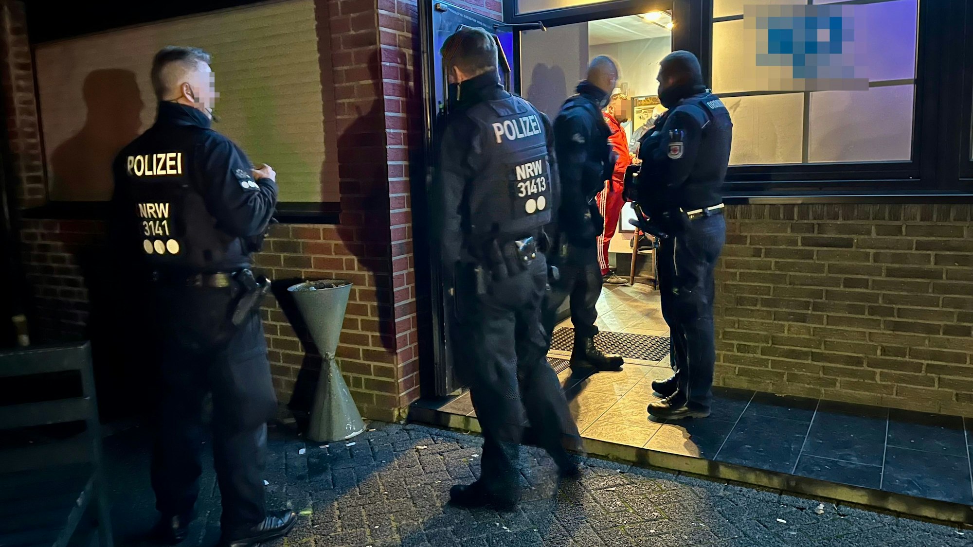 Razzia Polizei und Ordnungsamt in Rheindorf 22.11.23