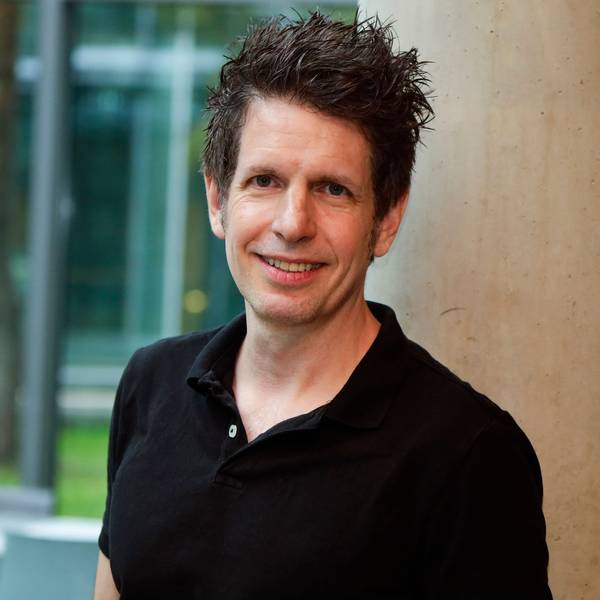 Der Kölner Medienwissenschaftler Martin Andree warnt vor der wachsenden Macht der großen Digitalkonzerne.