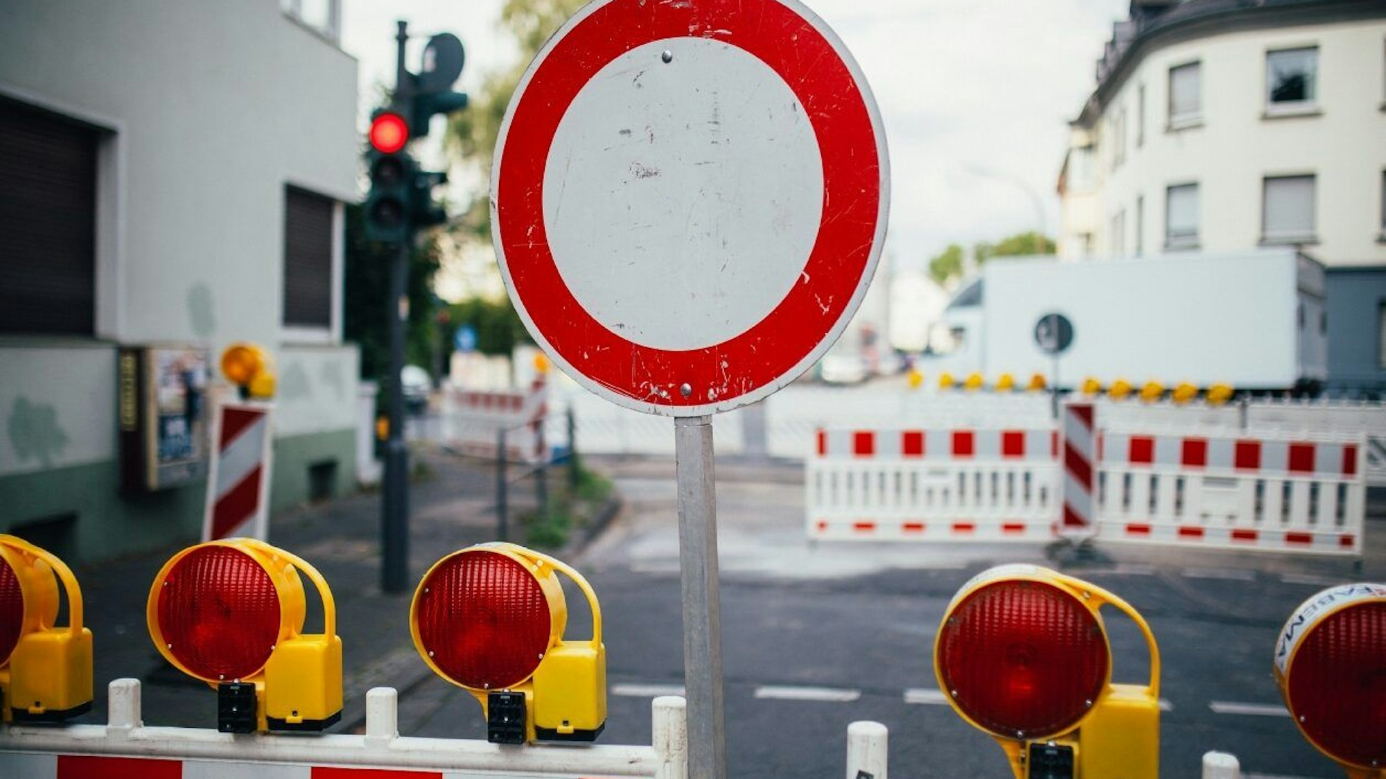 Eine Straße in Bonn ist aufgrund von Arbeiten des Tiefbauamts gesperrt (Symbolfoto).