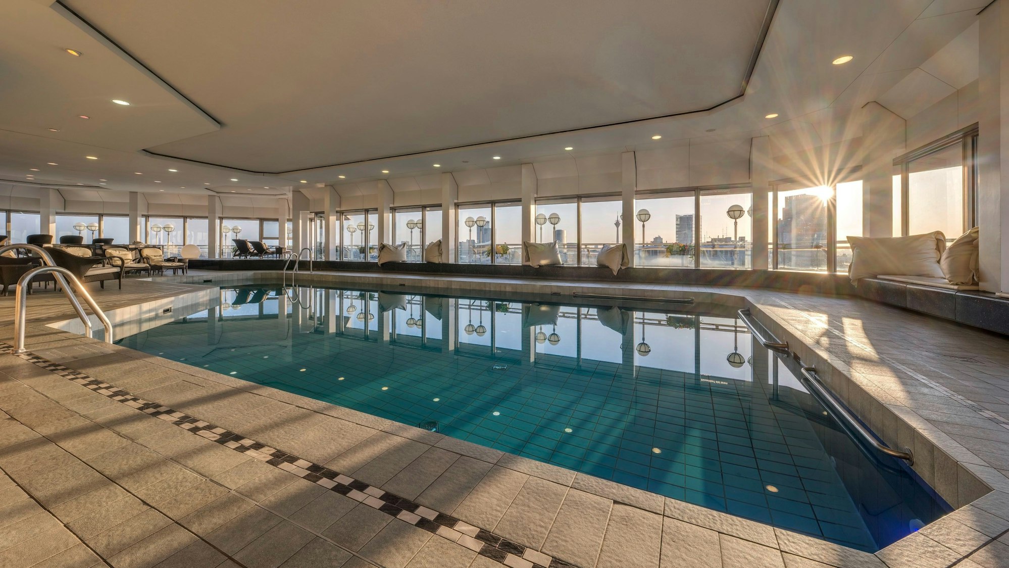 Der Innenpool im Clayton Hotel in Düsseldorf.