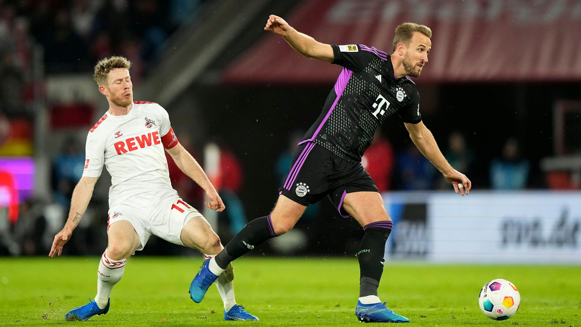 Kane setzt sich gegen Kainz durch.