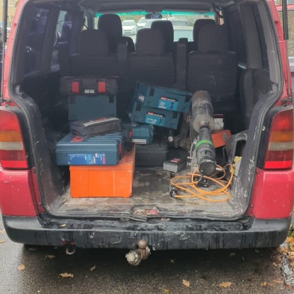 Der Transporter mit den entwendeten Werkzeugkoffern.