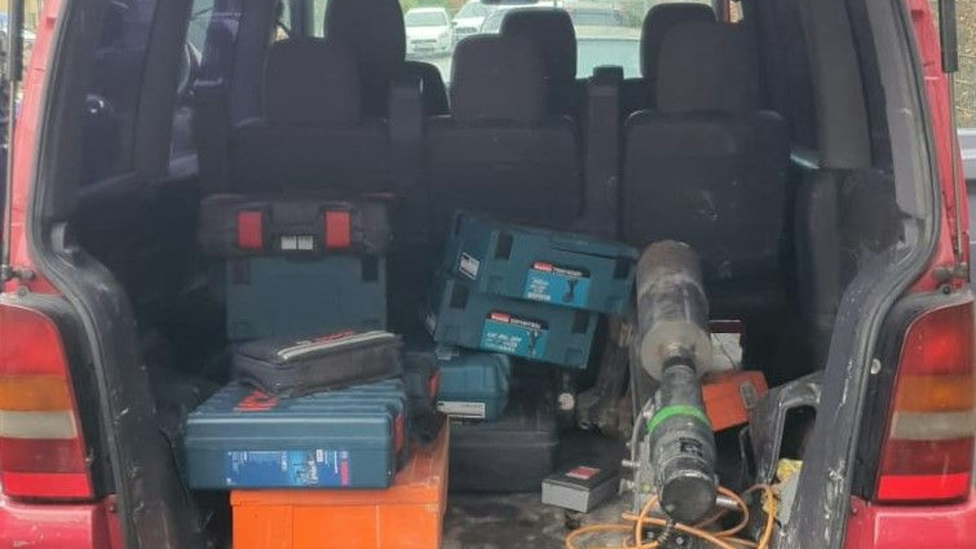 Der Transporter mit den entwendeten Werkzeugkoffern.