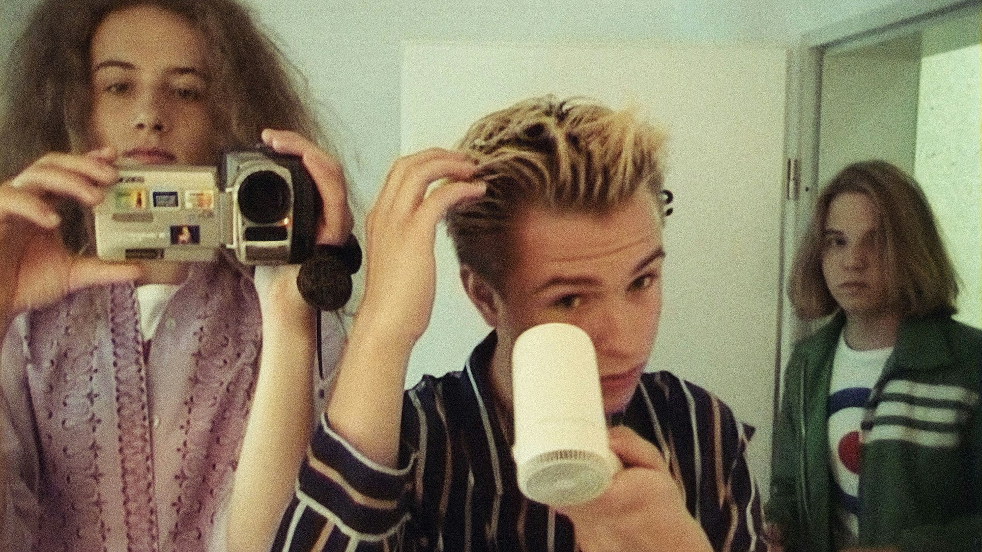 „Echt – unsere Jugend“, eine dokumentarische Coming-of-Age-Trilogie - Drei Folgen à 60 Minuten, erzählt von Kim Frank / ab 23. November 2023 in der ARD Mediathek / Koproduktion im Auftrag von SWR, ARD Kultur, MDR, NDR, rbb, BR und Radio Bremen in Zusammenarbeit mit „Echt“