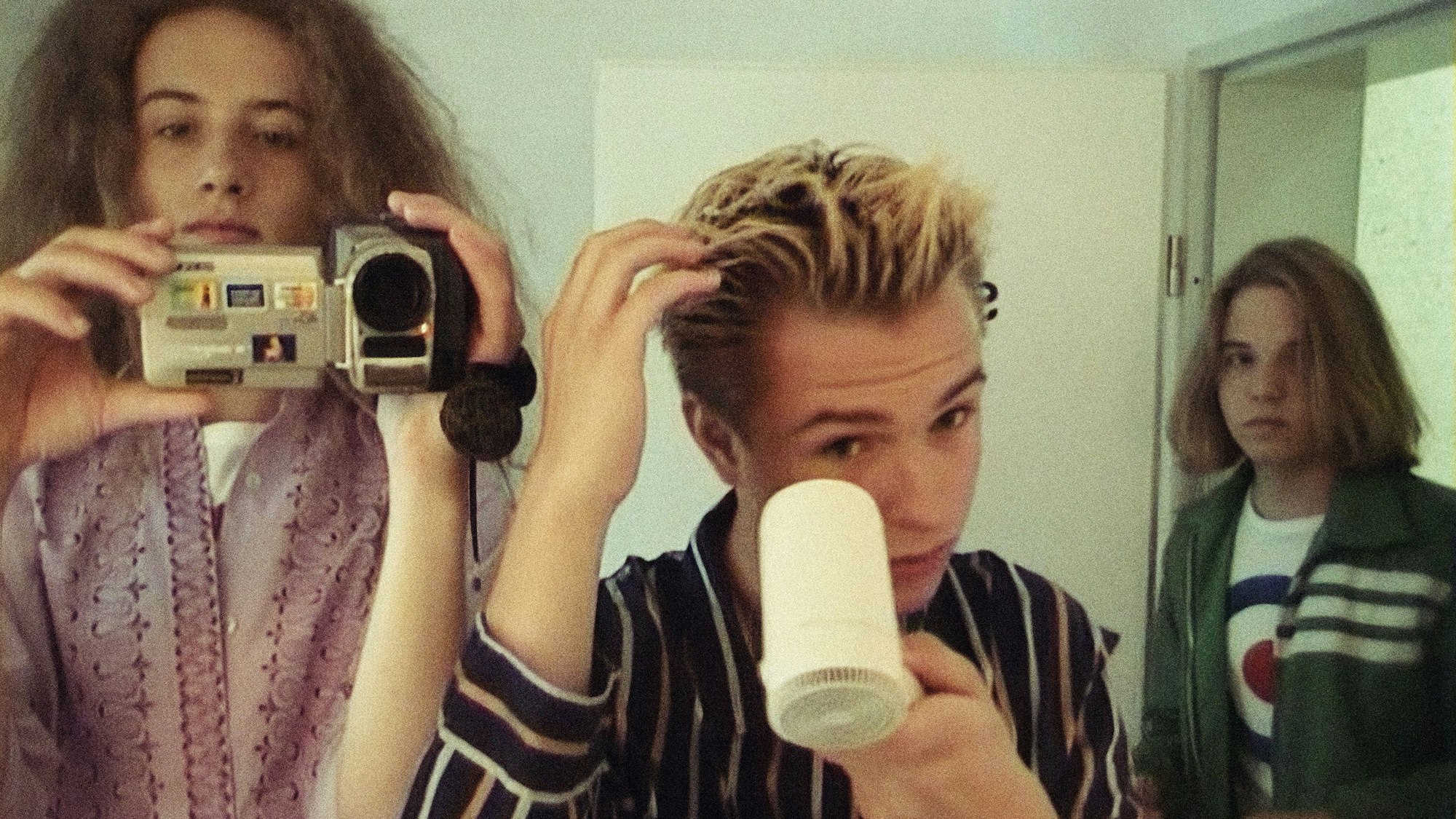 „Echt – unsere Jugend“, eine dokumentarische Coming-of-Age-Trilogie - Drei Folgen à 60 Minuten, erzählt von Kim Frank / ab 23. November 2023 in der ARD Mediathek / Koproduktion im Auftrag von SWR, ARD Kultur, MDR, NDR, rbb, BR und Radio Bremen in Zusammenarbeit mit „Echt“