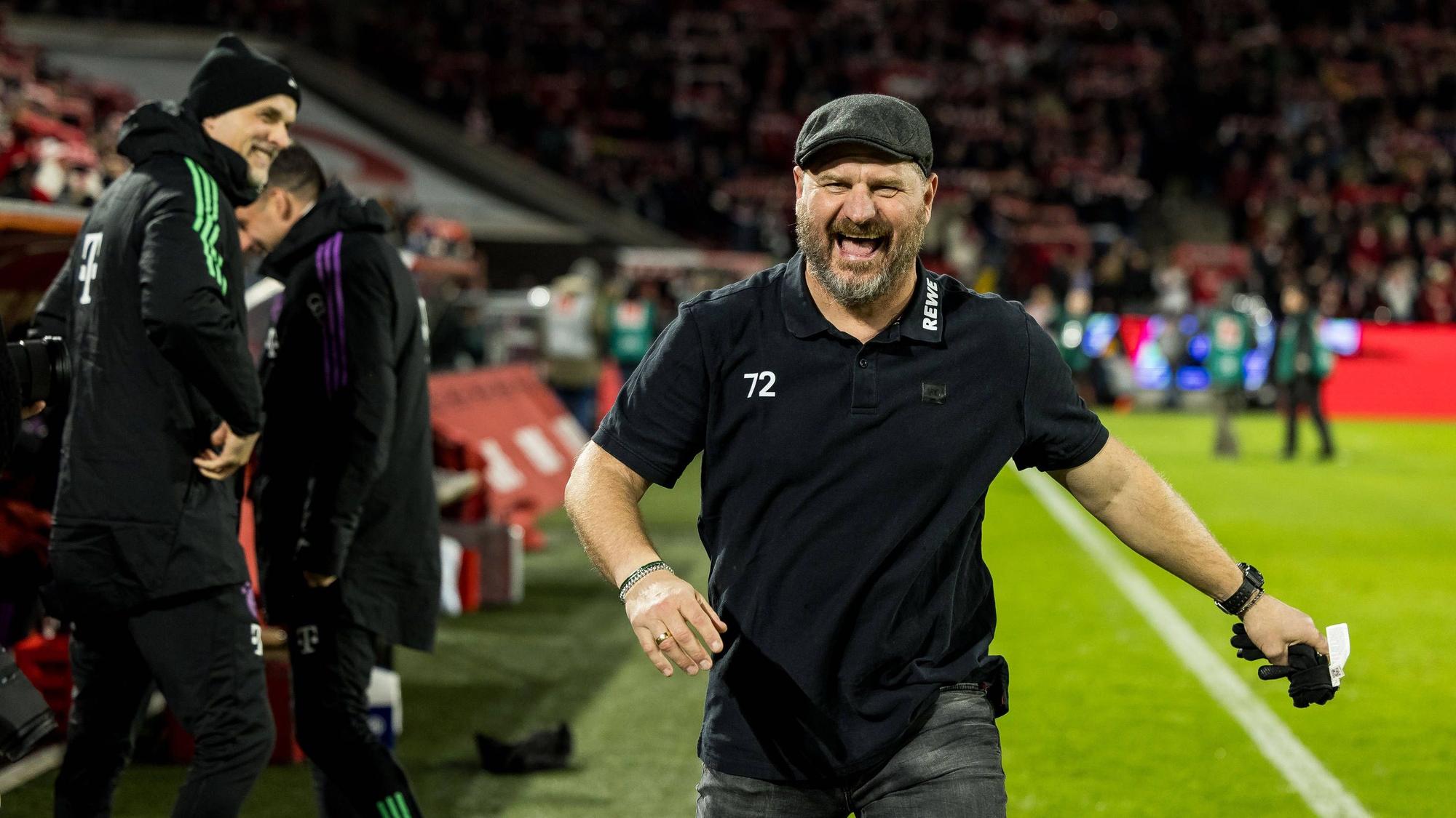 Kölns Trainer Steffen Baumgart bekam vor der Partie Handschuhe geschenkt.