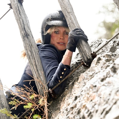 Isabell Klett (Heidi Klum) droht abzustürzen.