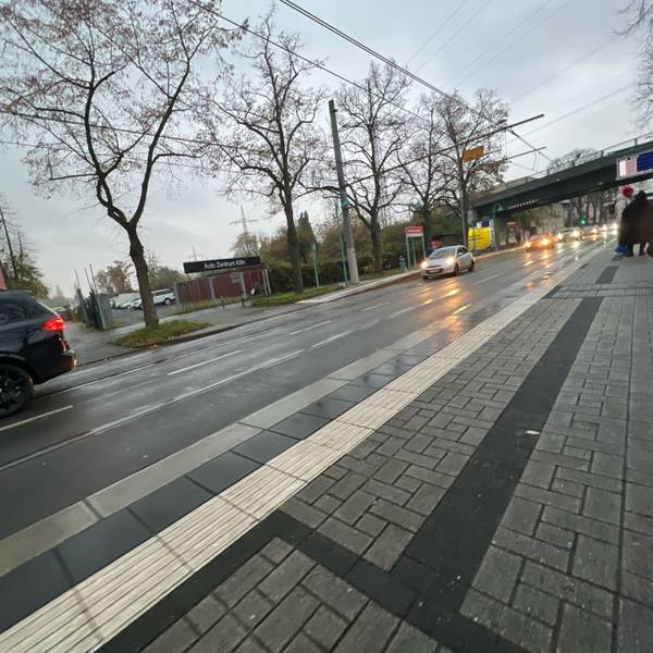 Auf der Fläche an der Siegburger Straße in Poll kann sich die SPD in der Bezirksvertretung Porz einen Supermarkt vorstellen.