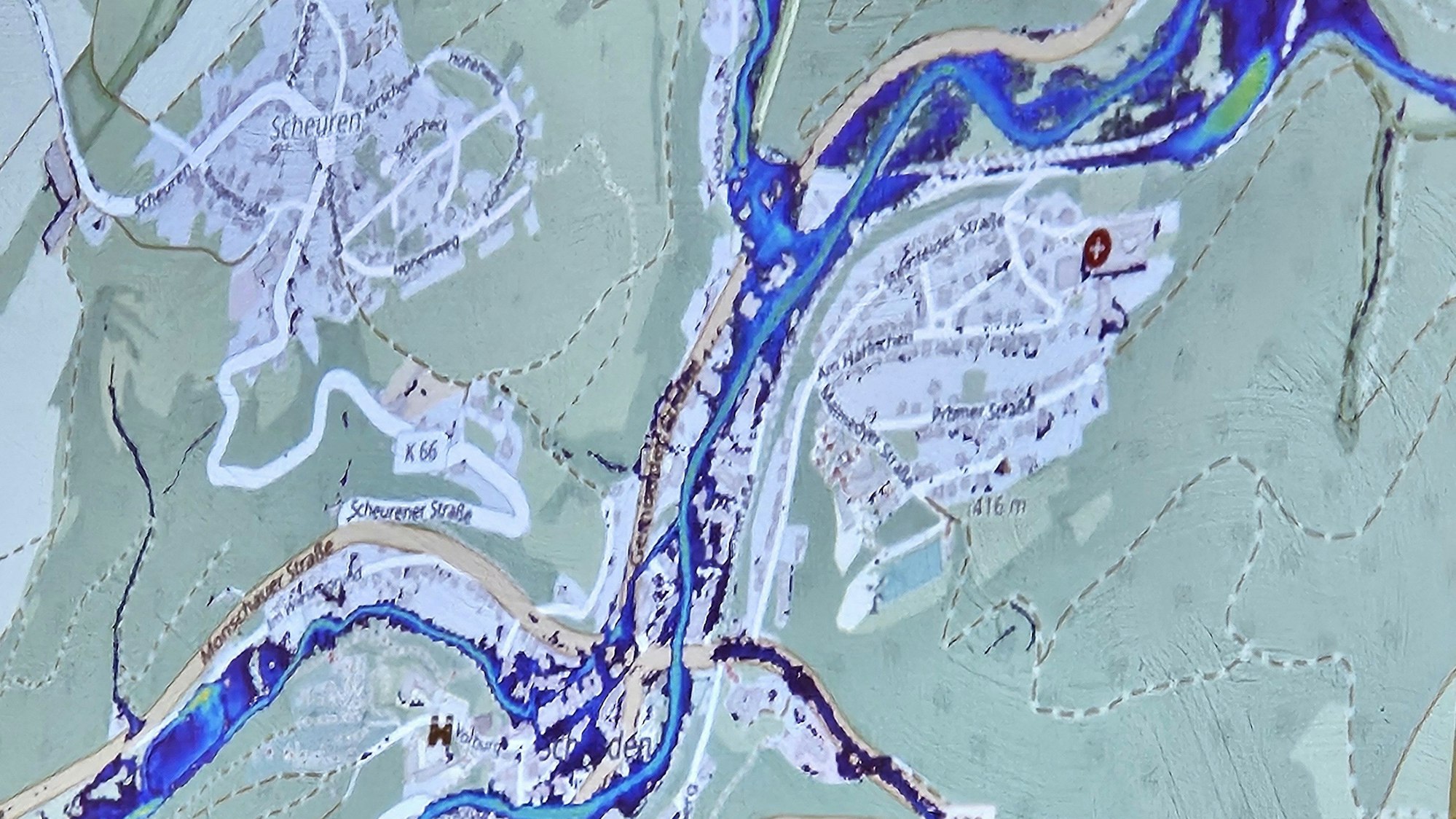 Das Foto zeigt eine digitale Karte von Schleiden mit blauen Überflutungsflächen.