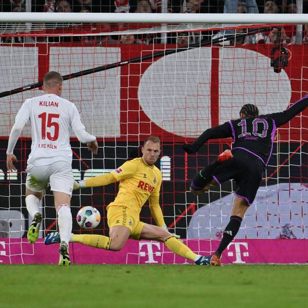 Leroy Sané scheitert an FC-Keeper Marvin Schwäbe.
