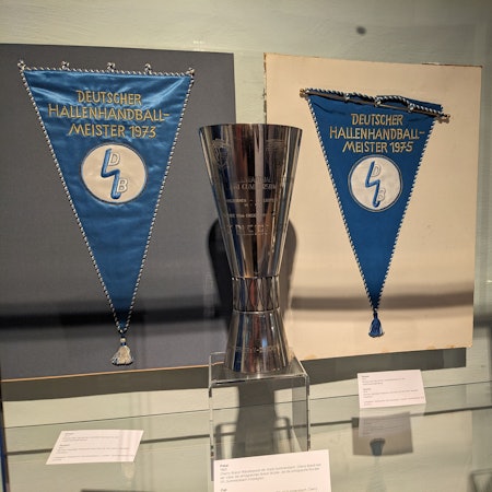 Das LVR-Niederrheinmuseum Wesel zeigt die Handball-Ausstellung Kleine Tore - Große Sprünge mit Exponaten aus Gummersbach.