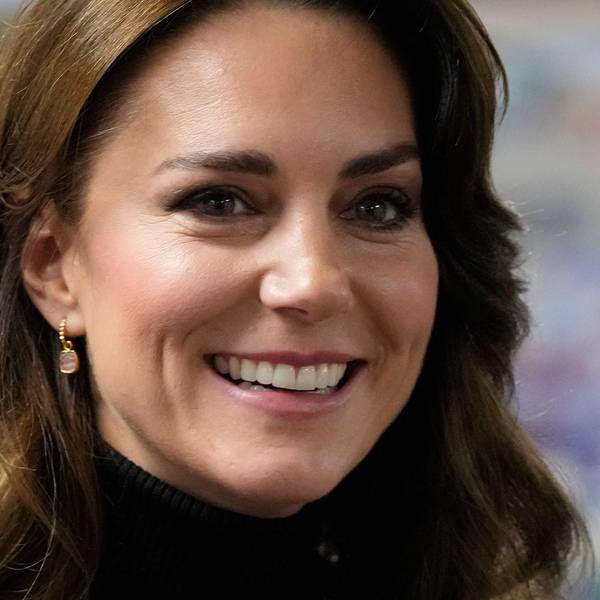 Prinzessin Kate lächelt in die Kamera.