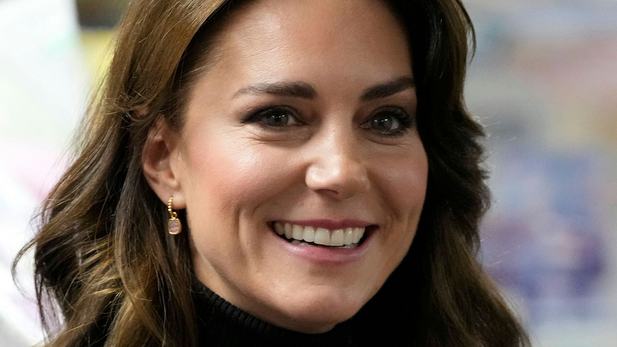 Prinzessin Kate lächelt in die Kamera.