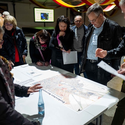 Das Bild zeigt eine Arbeitsgruppe während des Hochwasser-Workshops der Stadt Euskirchen.