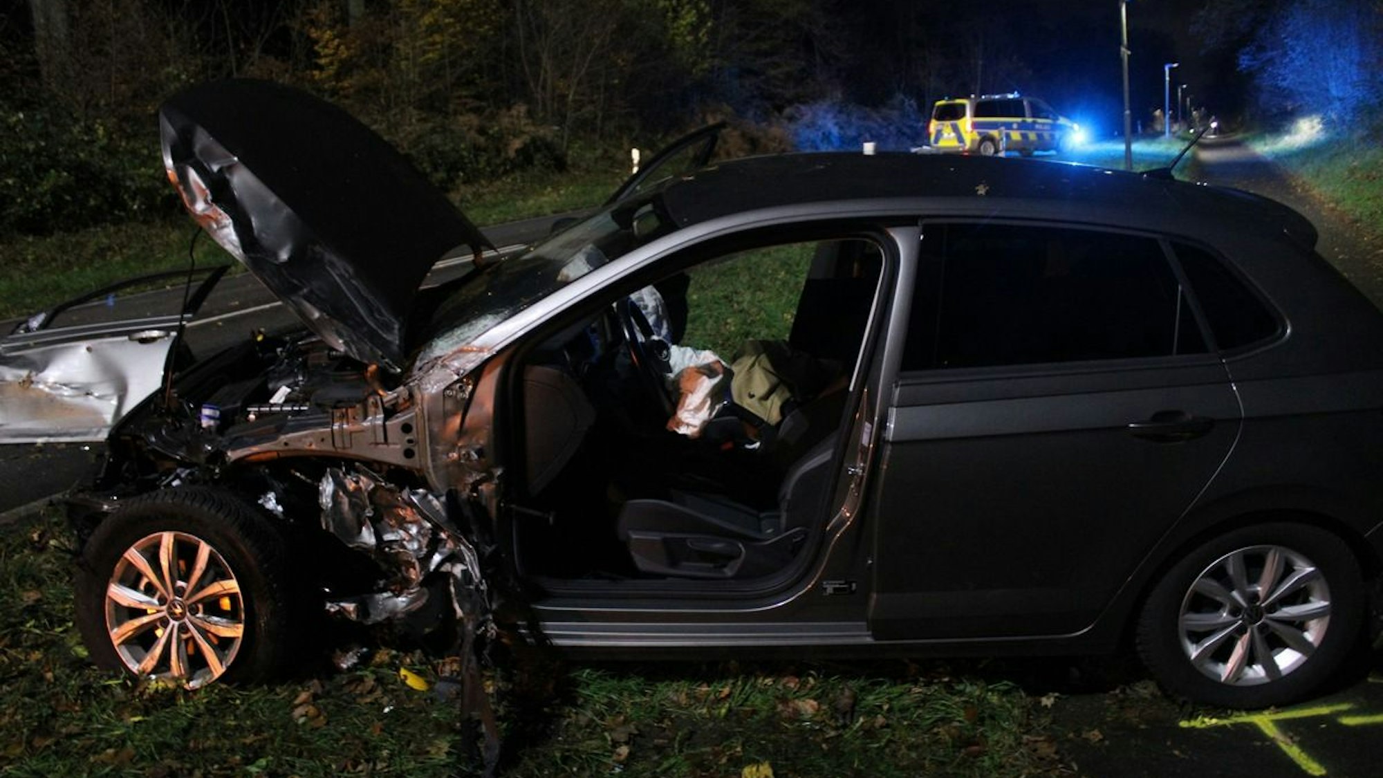 Schwer beschädigt wurde dieser VW.