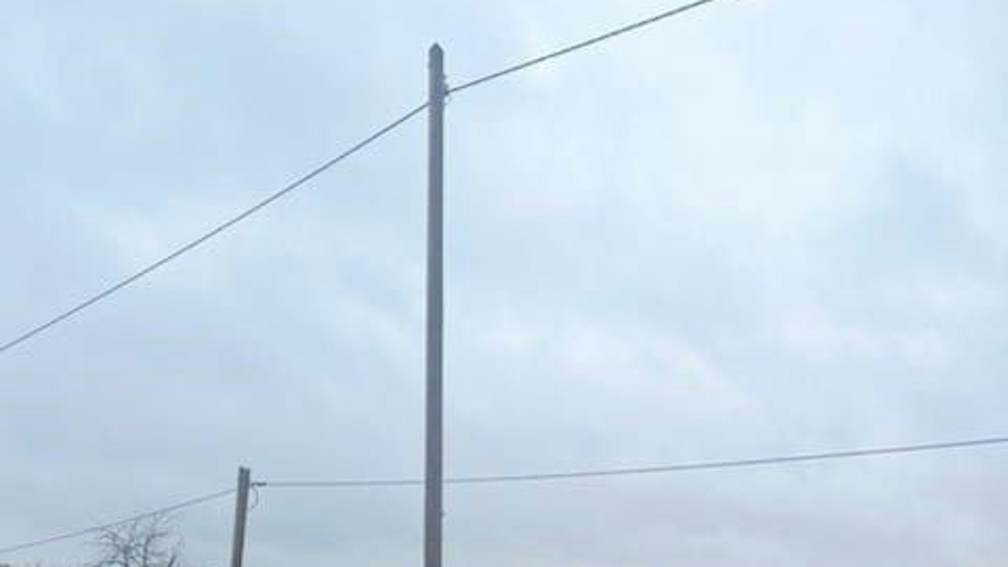 In Meigerhof ist am Samstagvormittag ein Mitarbeiter der Rhein-Energie einen Strommast hinabgerutscht und verletzt worden.