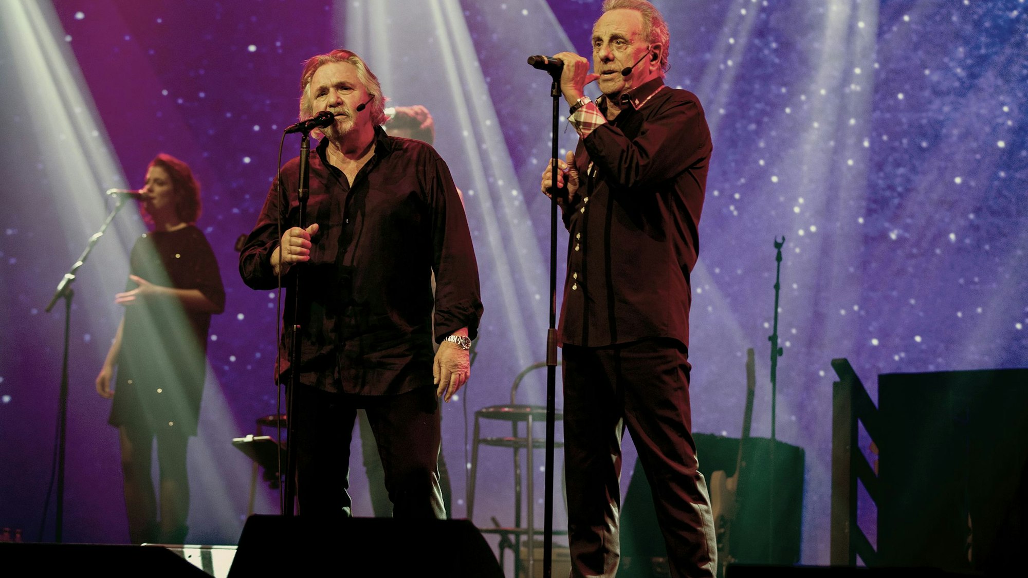 Erste Premiere Weihnachtsengel 2023 mit Bühnengast Erry Stoklosa in der Motorworld Ossendorf