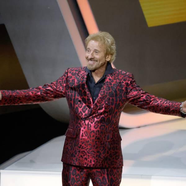 ARCHIV - 19.11.2022, Baden-Württemberg, Friedrichshafen: Moderator Thomas Gottschalk kommt zu Beginn der ZDF-Show «Wetten, dass..?» auf die Bühne. (zu dpa ««Wetten, dass..?» zum letzten Mal mit Thomas Gottschalk ») Foto: Philipp von Ditfurth/dpa +++ dpa-Bildfunk +++