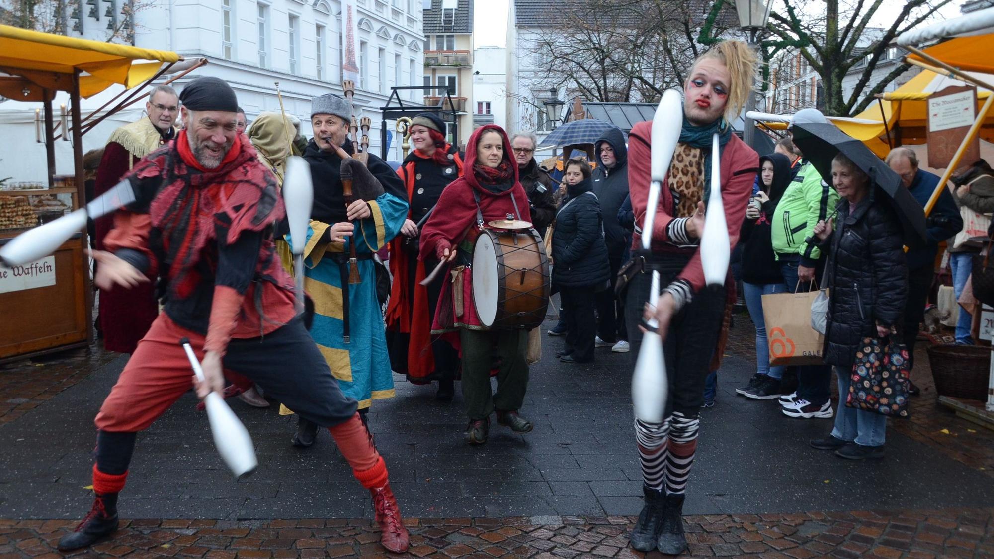Auftakt zum mittelalterlichen Weihnachtsmarkt in Siegburg