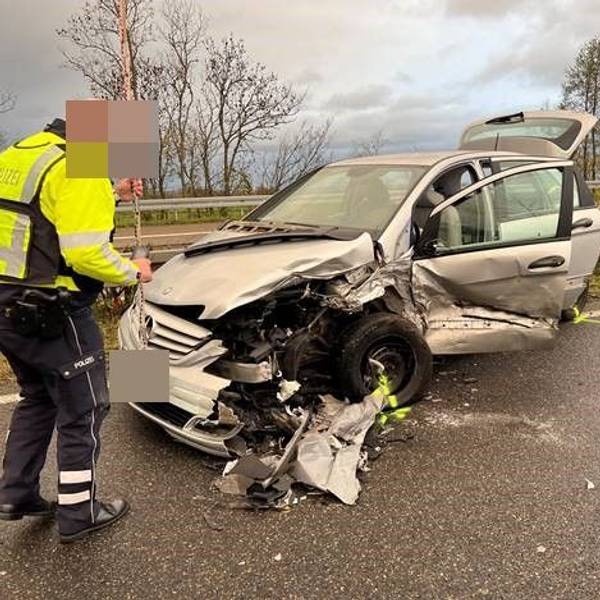 Unfall am 25. November auf der A553. Drei Schwerverletzte nach Frontalunfall