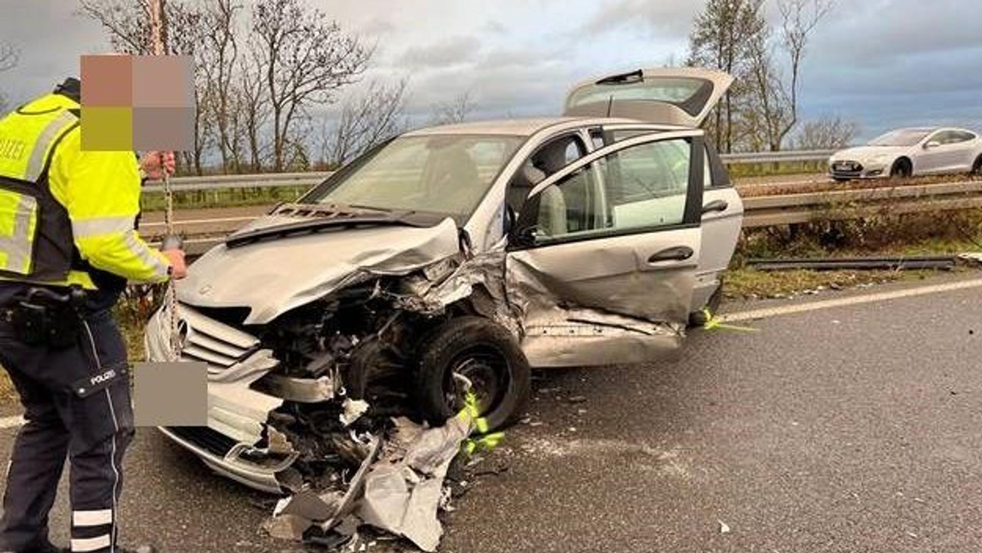 Unfall am 25. November auf der A553. Drei Schwerverletzte nach Frontalunfall