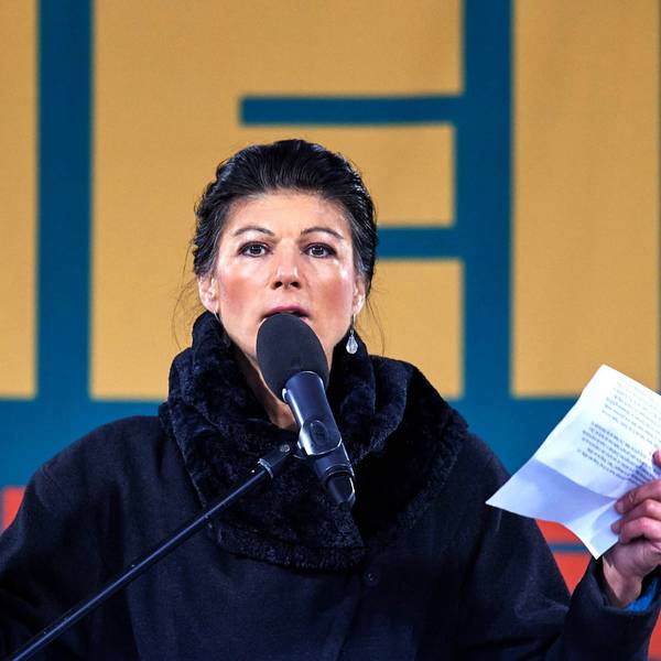 Die frühere Linken-Politikerin Sahra Wagenknecht bei der vermeintlichen Friedensdemonstration in Berlin.