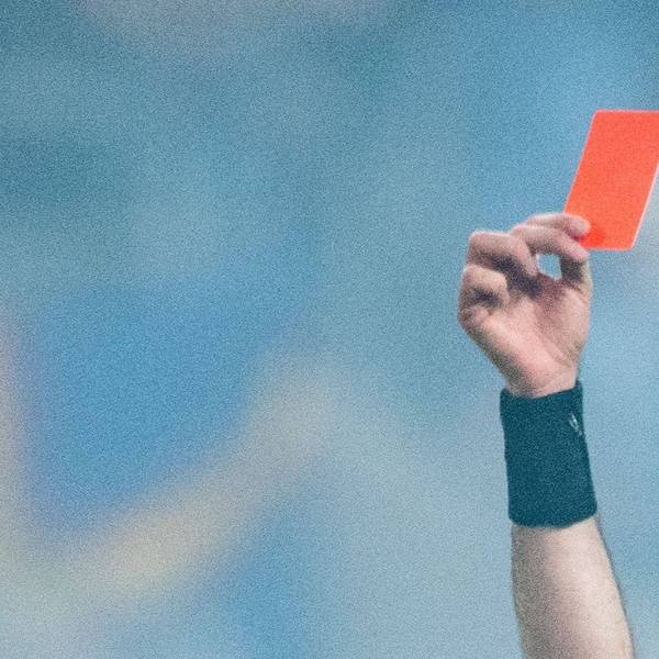 Nach einer Gelb-Roten Karte stieß ein Stotzheimer Spieler den Schiedsrichter zweimal gegen die Brust: 18 Monate Sperre.
