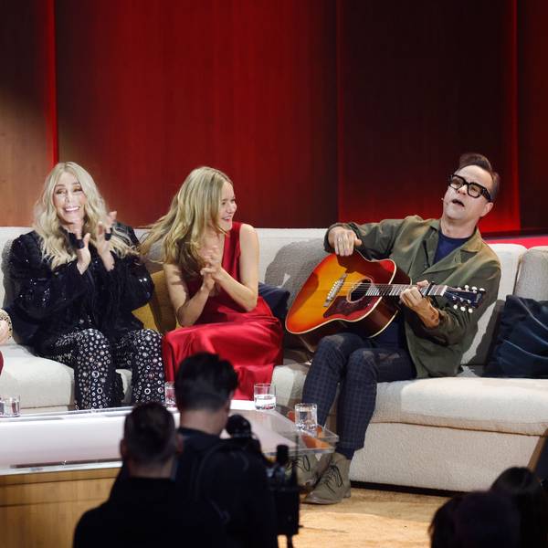Baden-Württemberg, Offenburg: Moderator Thomas Gottschalk, Sängerin Cher und die Schauspieler Stefanie Stappenbeck und Jan Josef Liefers bei der Show "Wetten, dass..?". Gottschalk moderiert zum letzten Mal «Wetten, dass..?». Nach 36 Jahren beendet er am 25. November seine Karriere als Wett-Moderator.