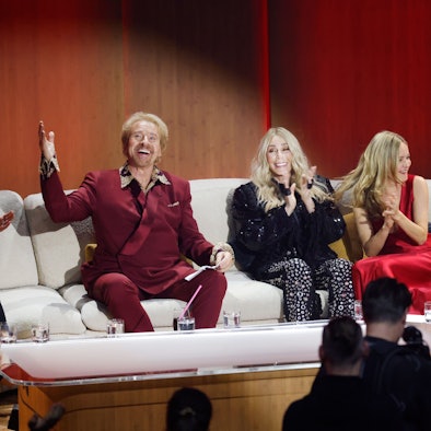 Baden-Württemberg, Offenburg: Moderator Thomas Gottschalk, Sängerin Cher und die Schauspieler Stefanie Stappenbeck und Jan Josef Liefers bei der Show "Wetten, dass..?". Gottschalk moderiert zum letzten Mal «Wetten, dass..?». Nach 36 Jahren beendet er am 25. November seine Karriere als Wett-Moderator.