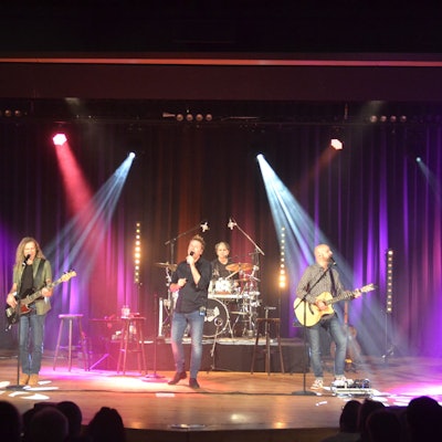 Die Musiker der Band Bläck Fööss beim Auftritt im Euskirchener Stadttheater.