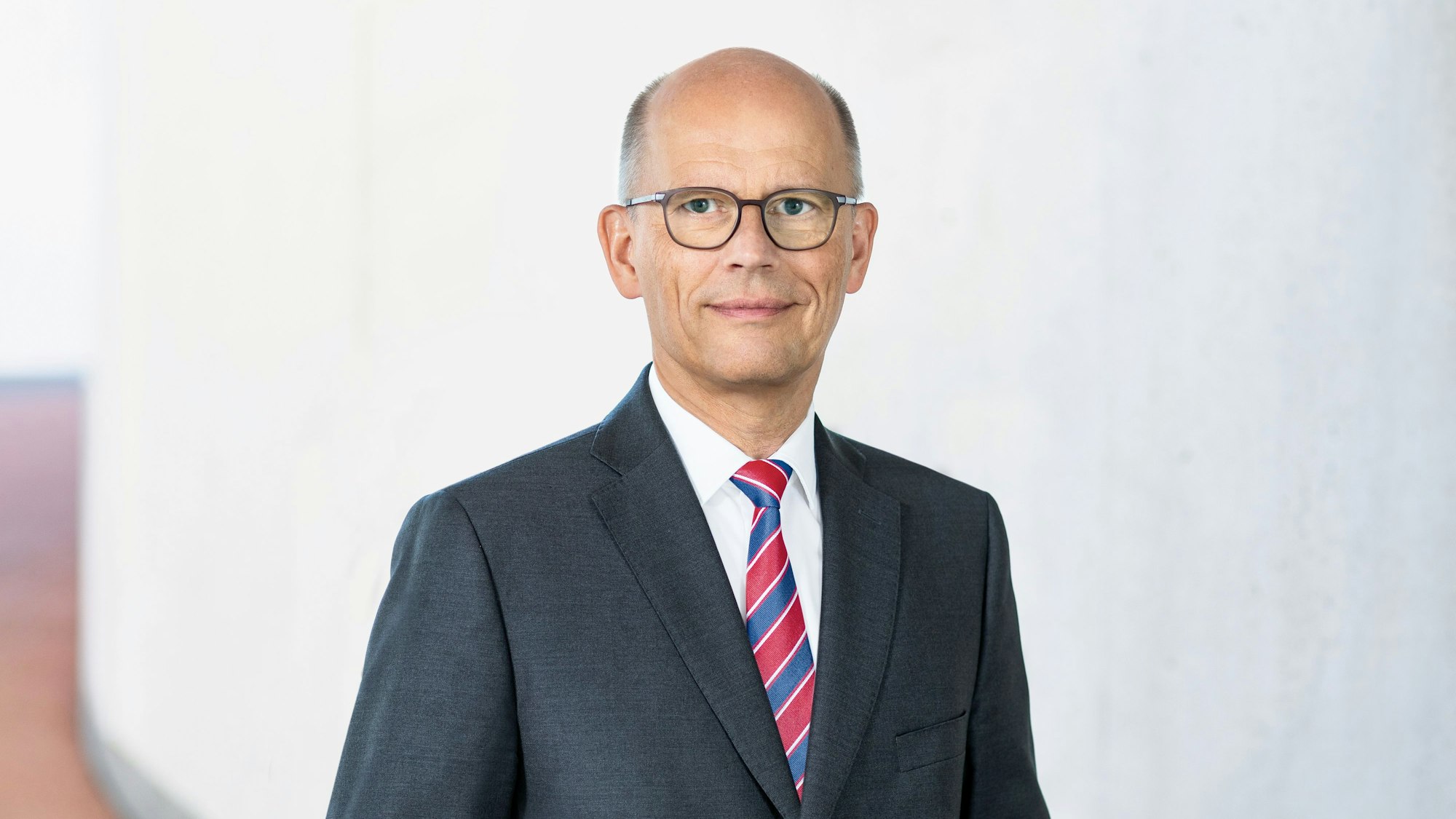 Der Vorstandsvorsitzende von Indus Holding, Dr. Johannes Schmidt
