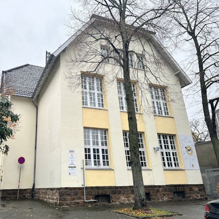 Ein altes Haus von Außen.