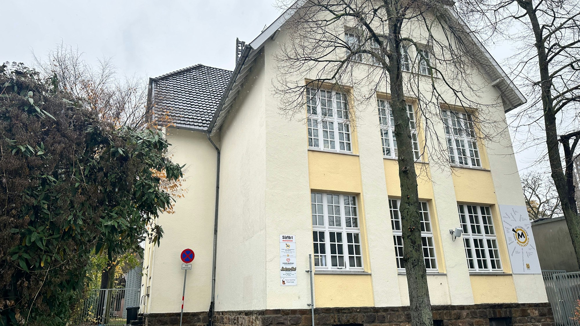 Ein altes Haus von Außen.