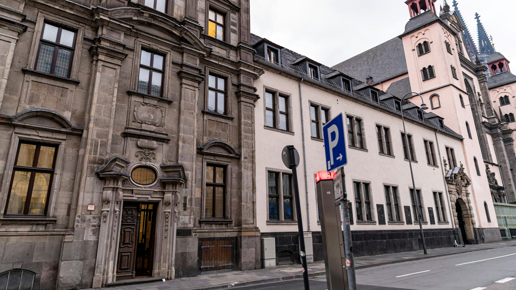 18.03.2021, Köln:
Am 18. März 2021 wird das neue Gutachten zu den Missbrauchsfällen im Erzbistum Köln an Kinder und Jugendlichen vorgestellt.
Hier: Das Erzbischöfliche Generalvikariat Köln
Donnerdstag 18. März 2021
Aufgenommen am: 18.03.2021
Foto: Alexander Roll (Staff)