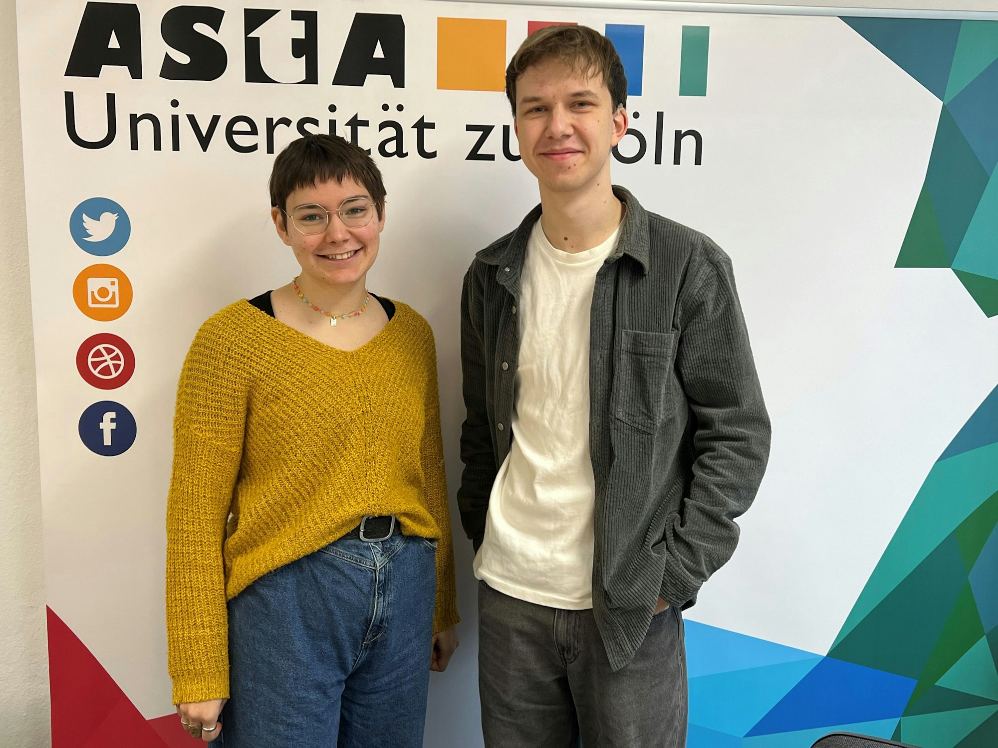 Der Vorstand des Astas der Uni Köln: Johanna Weidmann ist erste Vorsitzende, Niklas Behrendt-Emden der zweite.