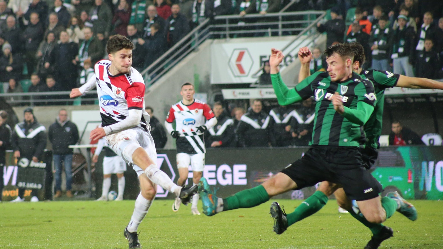 26.11.2023, xgrfx, Fussball 3.Liga, Preußen Münster - Viktoria Köln emspor, v.l. Donny Bogicevic Viktoria Köln, Niko Koulis Preußen Münster DFL/DFB REGULATIONS PROHIBIT ANY USE OF PHOTOGRAPHS as IMAGE SEQUENCES and/or QUASI-VIDEO Münster *** 26 11 2023, xgrfx, Fussball 3 Liga, Preußen Münster Viktoria Köln emspor, v l Donny Bogicevic Viktoria Köln , Niko Koulis Preußen Münster DFL DFB REGULATIONS PROHIBIT ANY USE OF PHOTOGRAPHS as IMAGE SEQUENCES and or QUASI VIDEO Münster