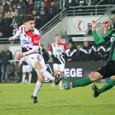 26.11.2023, xgrfx, Fussball 3.Liga, Preußen Münster - Viktoria Köln emspor, v.l. Donny Bogicevic Viktoria Köln, Niko Koulis Preußen Münster DFL/DFB REGULATIONS PROHIBIT ANY USE OF PHOTOGRAPHS as IMAGE SEQUENCES and/or QUASI-VIDEO Münster *** 26 11 2023, xgrfx, Fussball 3 Liga, Preußen Münster Viktoria Köln emspor, v l Donny Bogicevic Viktoria Köln , Niko Koulis Preußen Münster DFL DFB REGULATIONS PROHIBIT ANY USE OF PHOTOGRAPHS as IMAGE SEQUENCES and or QUASI VIDEO Münster