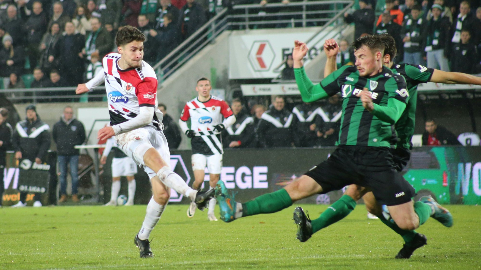 26.11.2023, xgrfx, Fussball 3.Liga, Preußen Münster - Viktoria Köln emspor, v.l. Donny Bogicevic Viktoria Köln, Niko Koulis Preußen Münster DFL/DFB REGULATIONS PROHIBIT ANY USE OF PHOTOGRAPHS as IMAGE SEQUENCES and/or QUASI-VIDEO Münster *** 26 11 2023, xgrfx, Fussball 3 Liga, Preußen Münster Viktoria Köln emspor, v l Donny Bogicevic Viktoria Köln , Niko Koulis Preußen Münster DFL DFB REGULATIONS PROHIBIT ANY USE OF PHOTOGRAPHS as IMAGE SEQUENCES and or QUASI VIDEO Münster