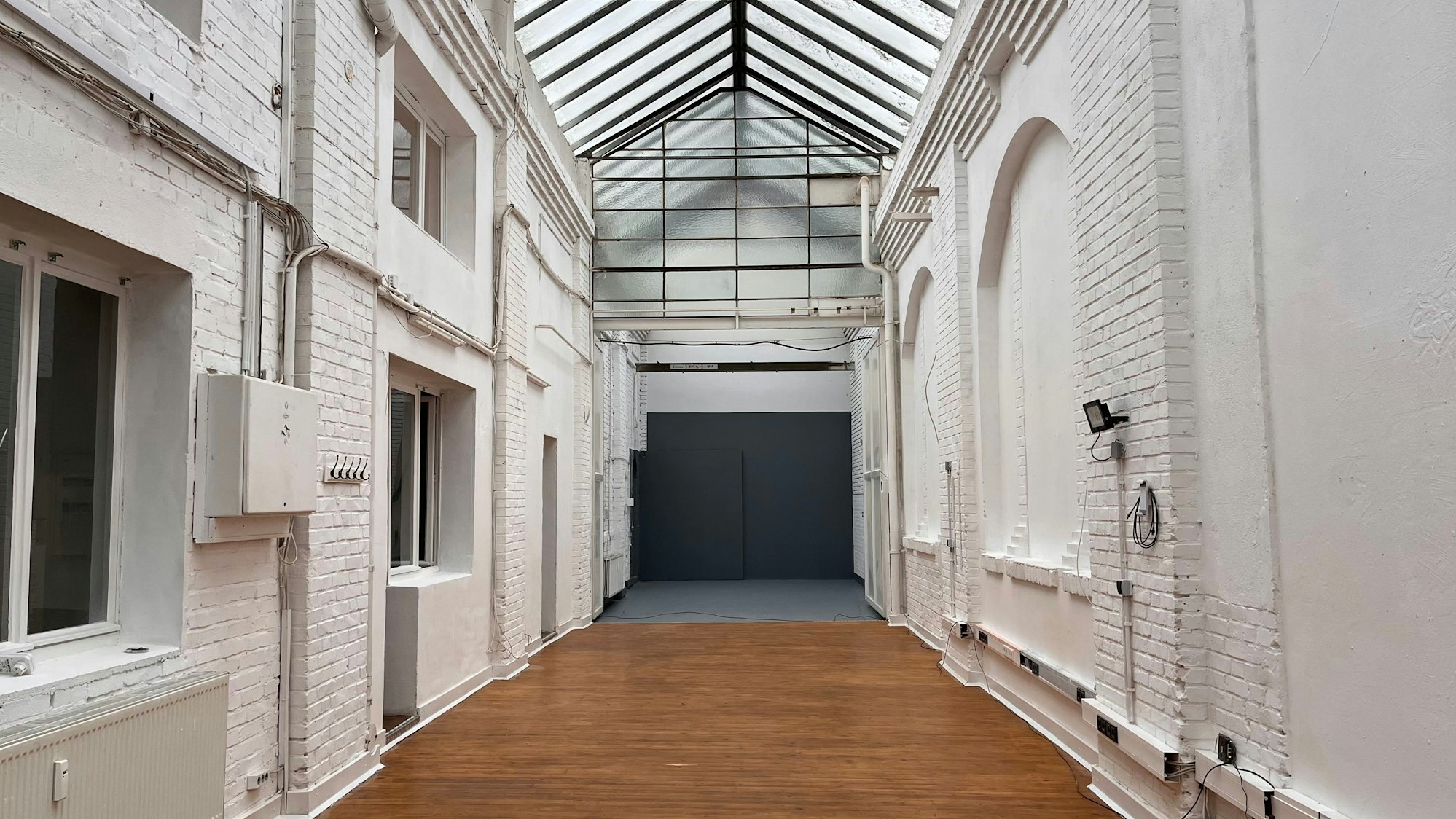 Das neue Seminarhaus in Köln-Ehrenfeld mit eigener Turnhalle, in die noch eine kleine Bühne kommt.