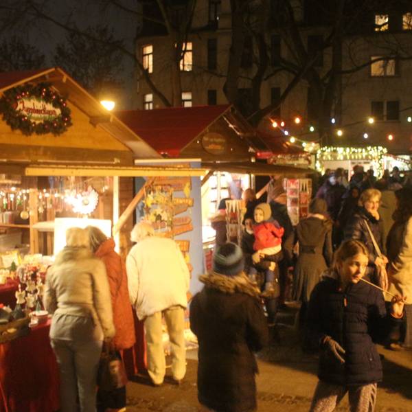 Nikolausmarkt auf dem Schillplatz. Foto: Schöneck. Archivbild