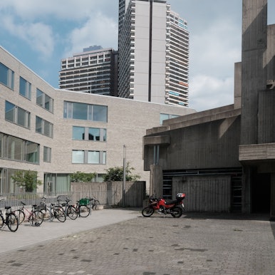 Das Erzbischöflisches Berufskolleg und Kirche Johannes XXIII. der katholischen Hochschulgemeinde. (Symbolbild)