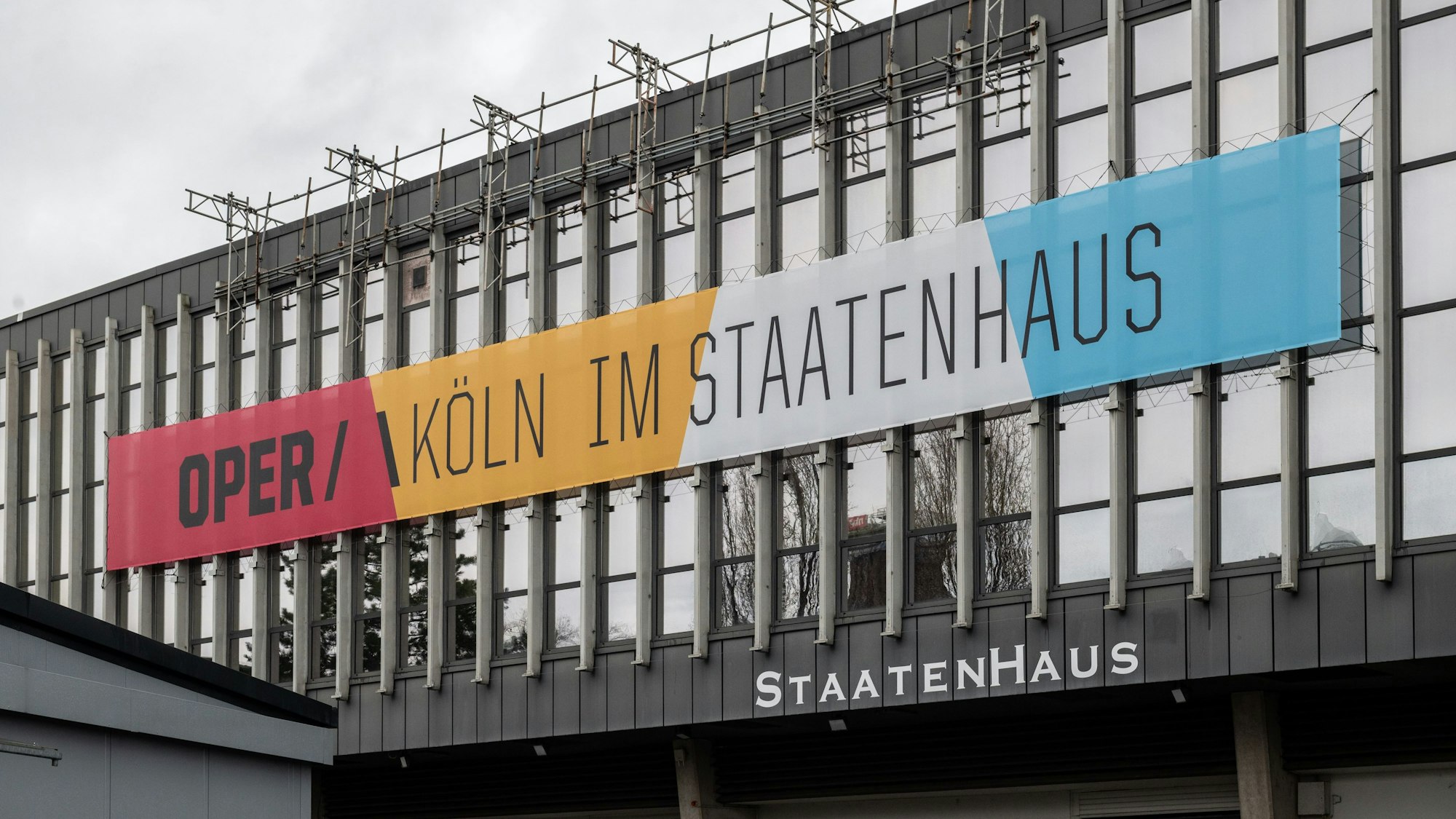 21.01.2021, Köln: Blick auf das Gebäude Staatenhaus. Das Staatenhaus ist die Ausweichspielstätte der Oper Kölns während der Sanierung des Opernhauses am Offenbachplatz. Foto: Uwe Weiser
