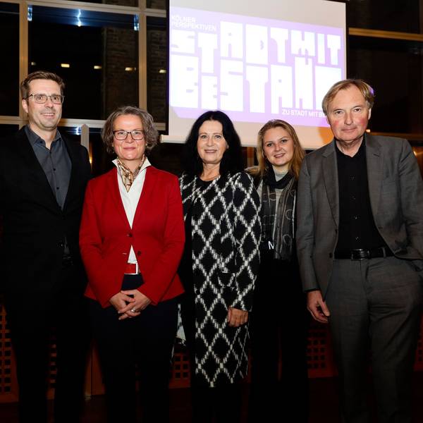 Podiumsdiskussion zum Thema Stadtentwicklung: v.l.n.r: Andre Haack, Ina Scharrenbach, Cornelia Zuschke, Antonia Fischer und Reiner Nagel.