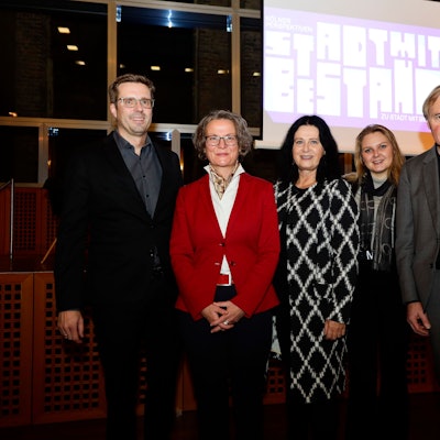 Podiumsdiskussion zum Thema Stadtentwicklung: v.l.n.r: Andre Haack, Ina Scharrenbach, Cornelia Zuschke, Antonia Fischer und Reiner Nagel.