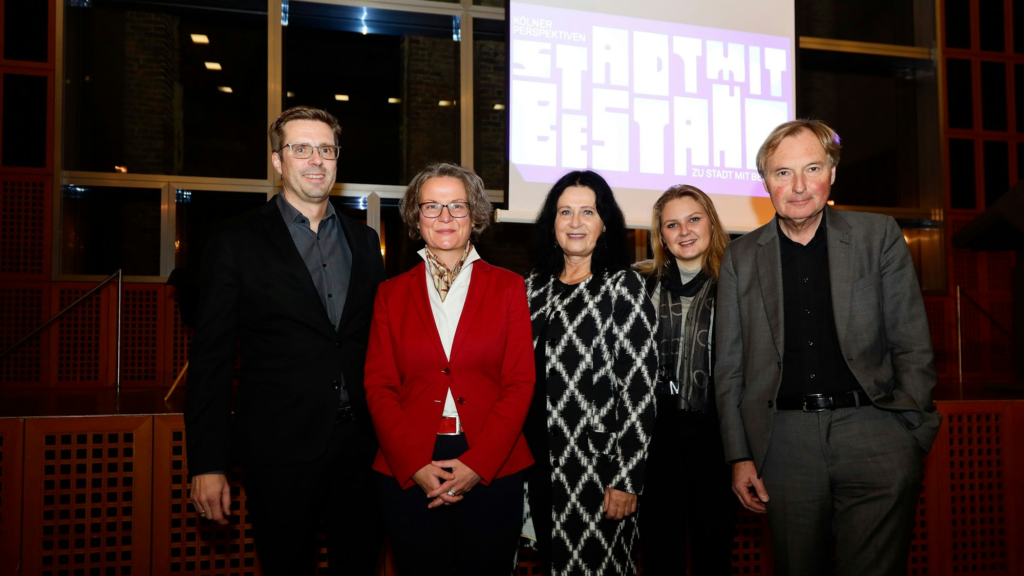 Podiumsdiskussion zum Thema Stadtentwicklung: v.l.n.r: Andre Haack, Ina Scharrenbach, Cornelia Zuschke, Antonia Fischer und Reiner Nagel.